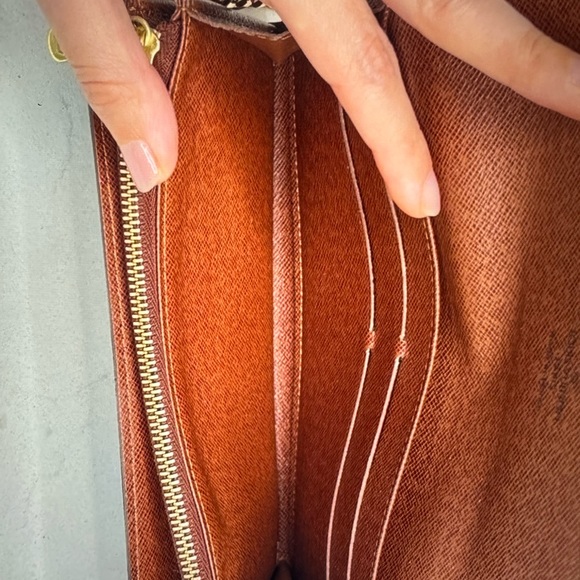 Authentic Louis Vuitton monogram Sarah - Picture 5 of 7